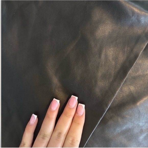 Wilfred Black Leather Mini Skirt - Picture 2 of 7